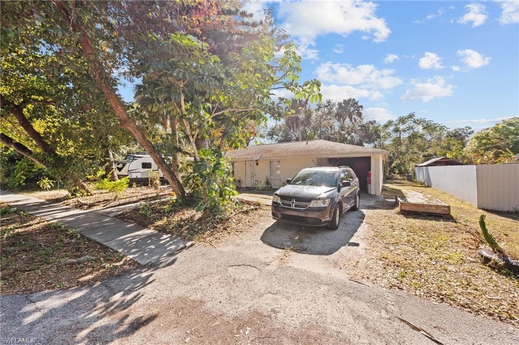 260 Delray AVE-25