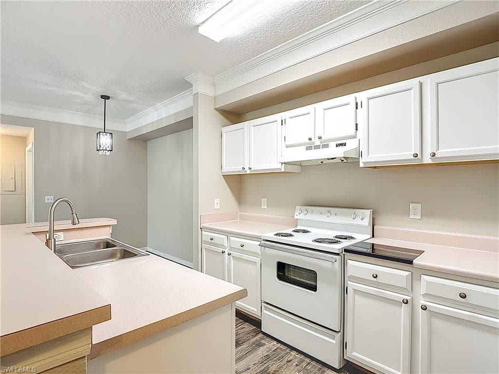11490 Villa Grand 205-6