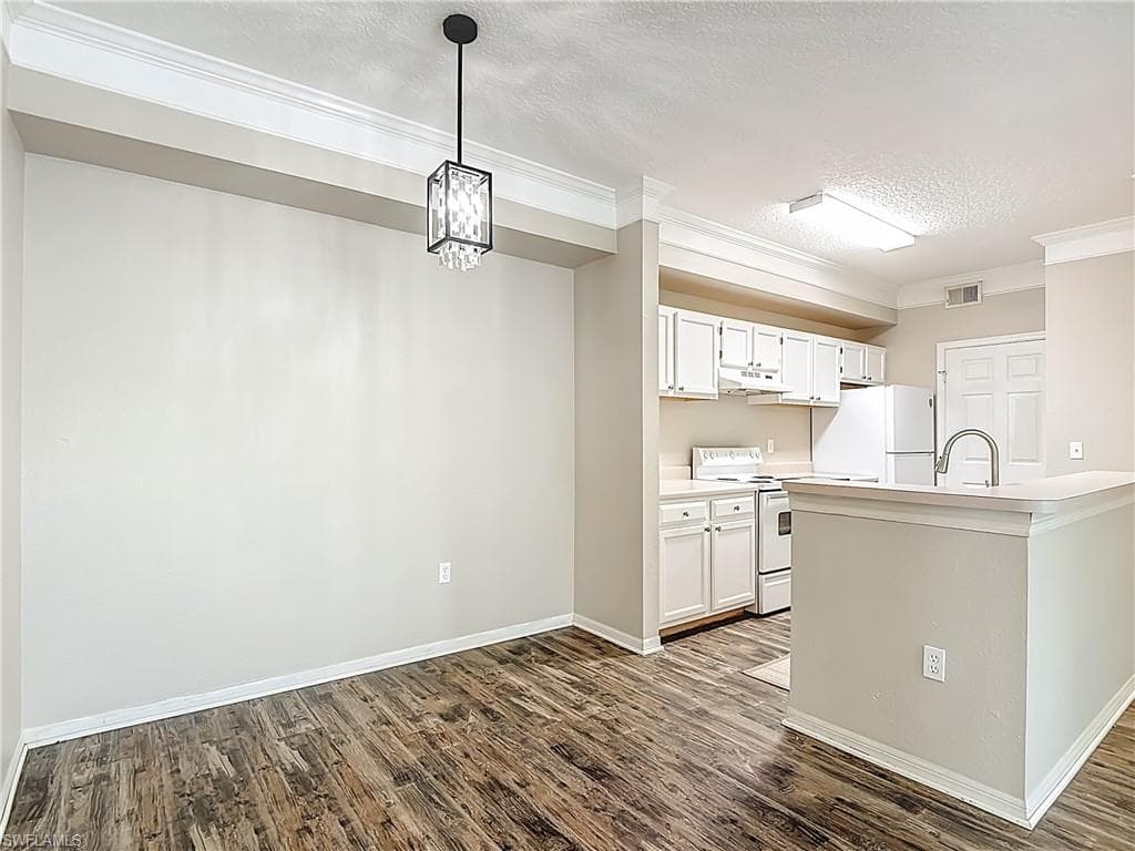 11490 Villa Grand 205-13