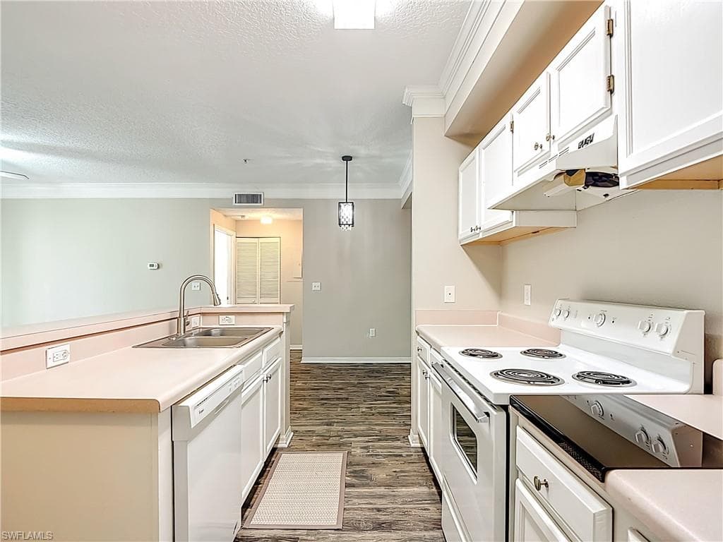 11490 Villa Grand 205-7