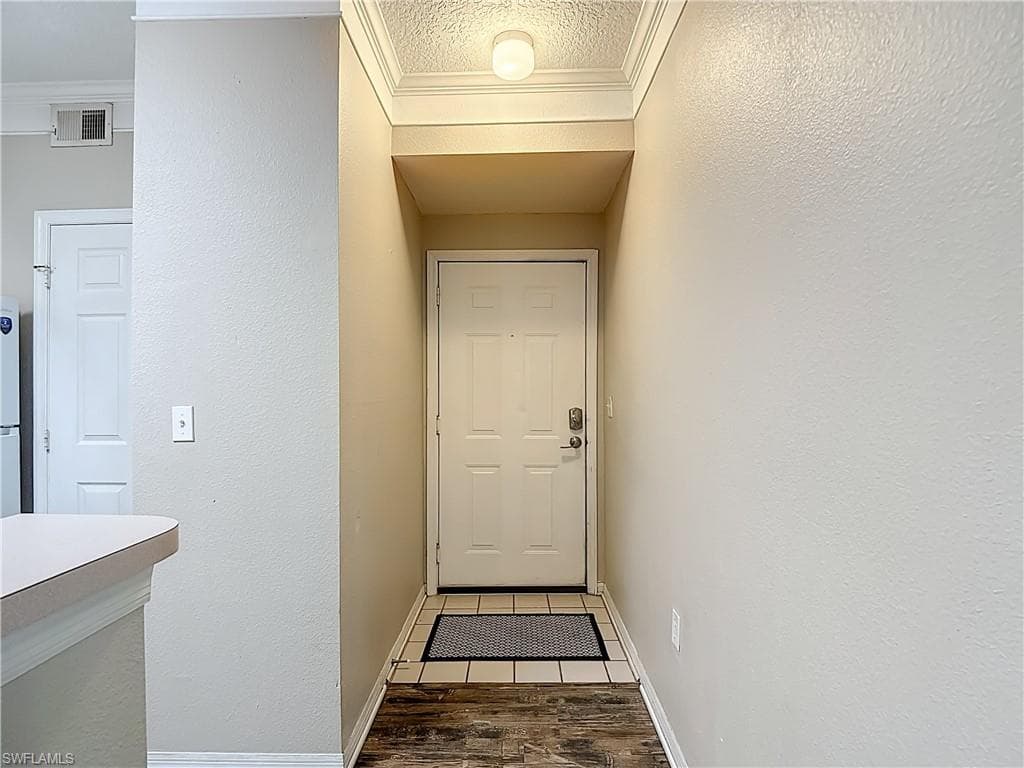 11490 Villa Grand 205-5