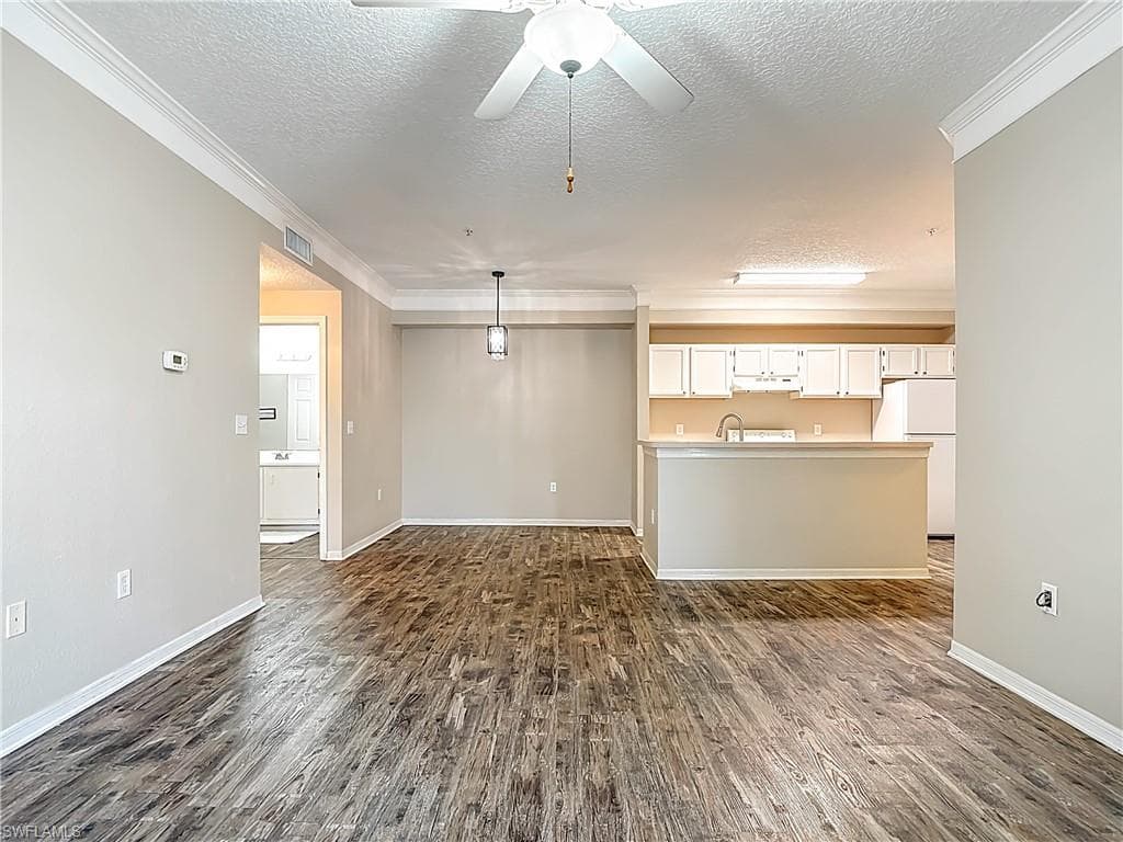 11490 Villa Grand 205-20