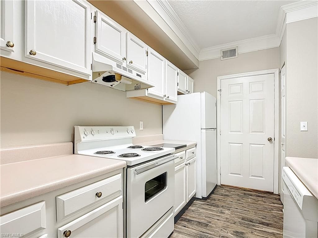 11490 Villa Grand 205-9