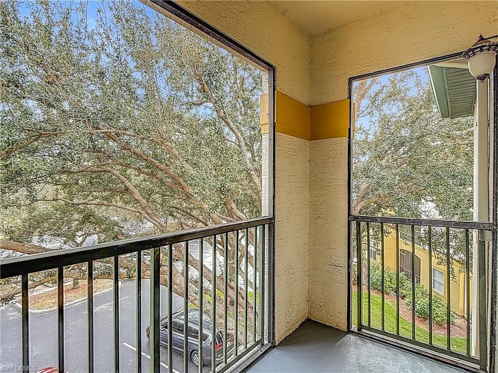 11490 Villa Grand 205-38