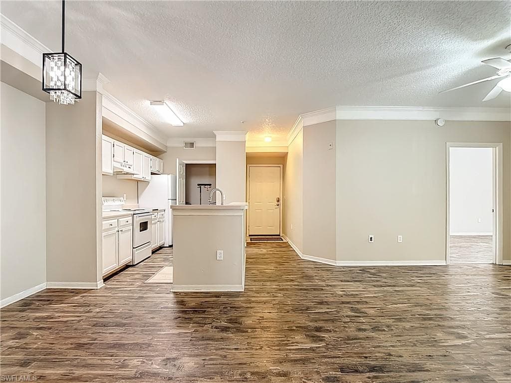 11490 Villa Grand 205-14