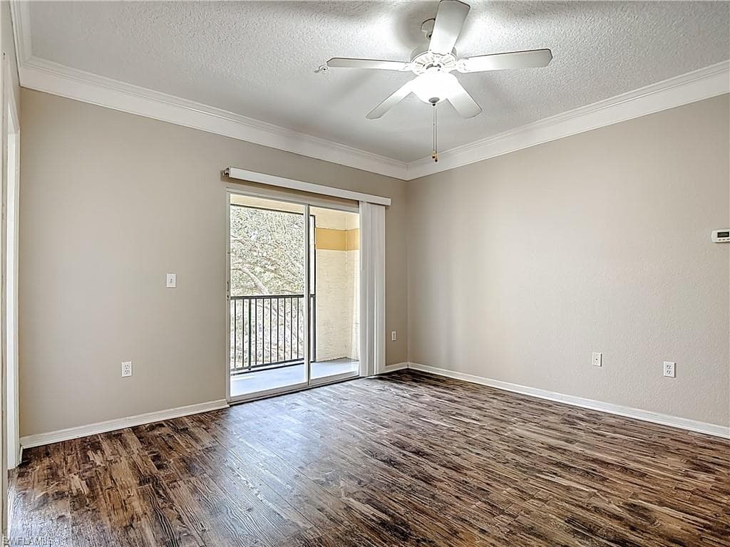 11490 Villa Grand 205-15