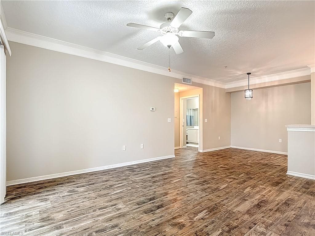 11490 Villa Grand 205-19