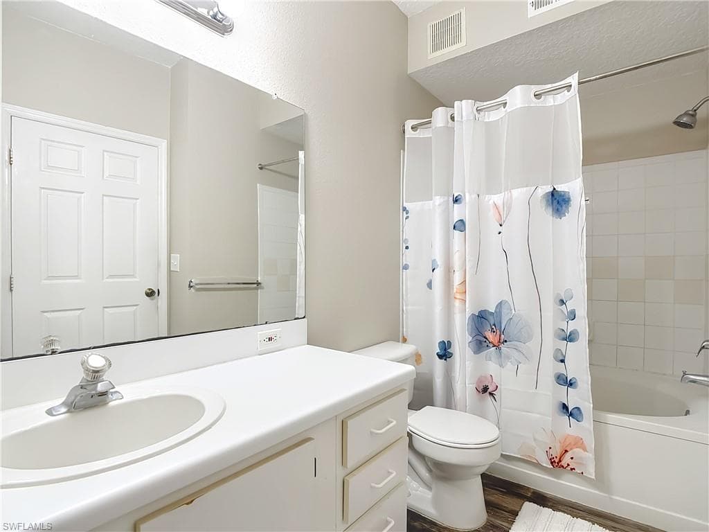 11490 Villa Grand 205-29