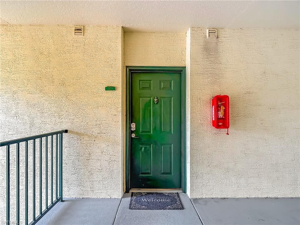 11490 Villa Grand 205-4