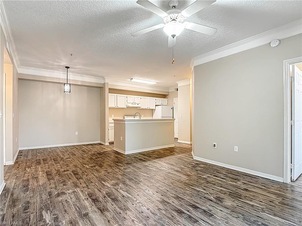 11490 Villa Grand 205-21