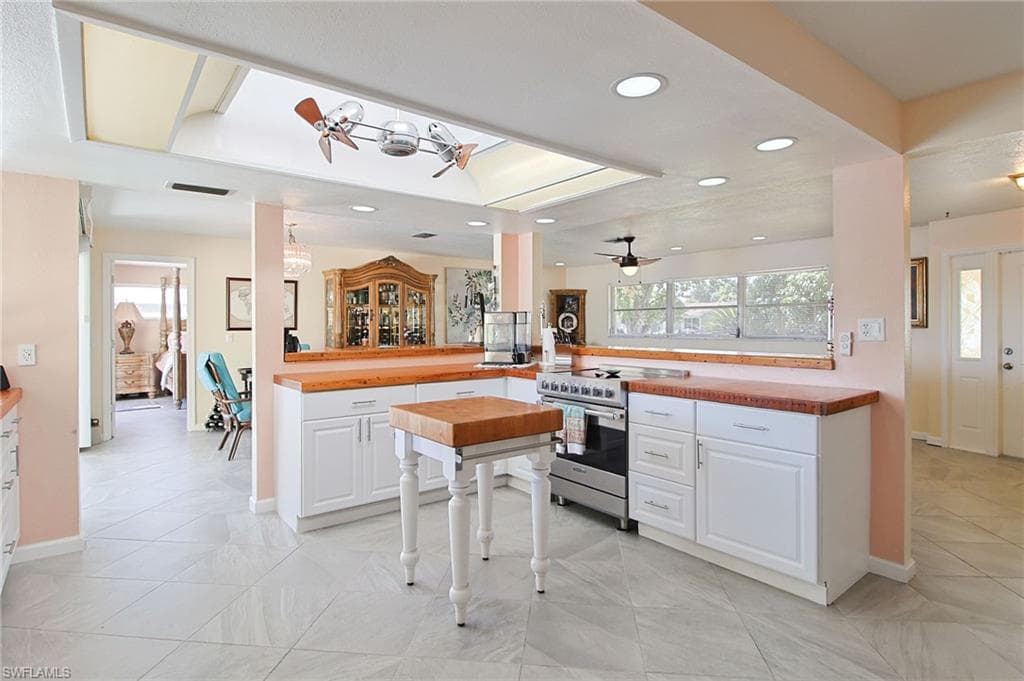 147 Coral DR-27