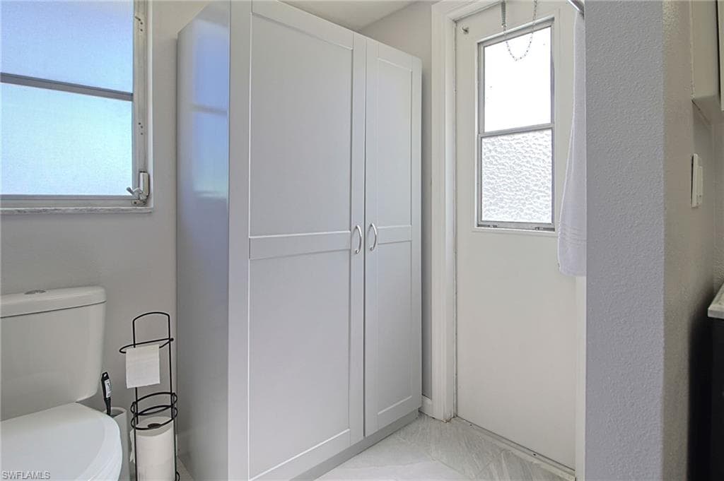 147 Coral DR-43