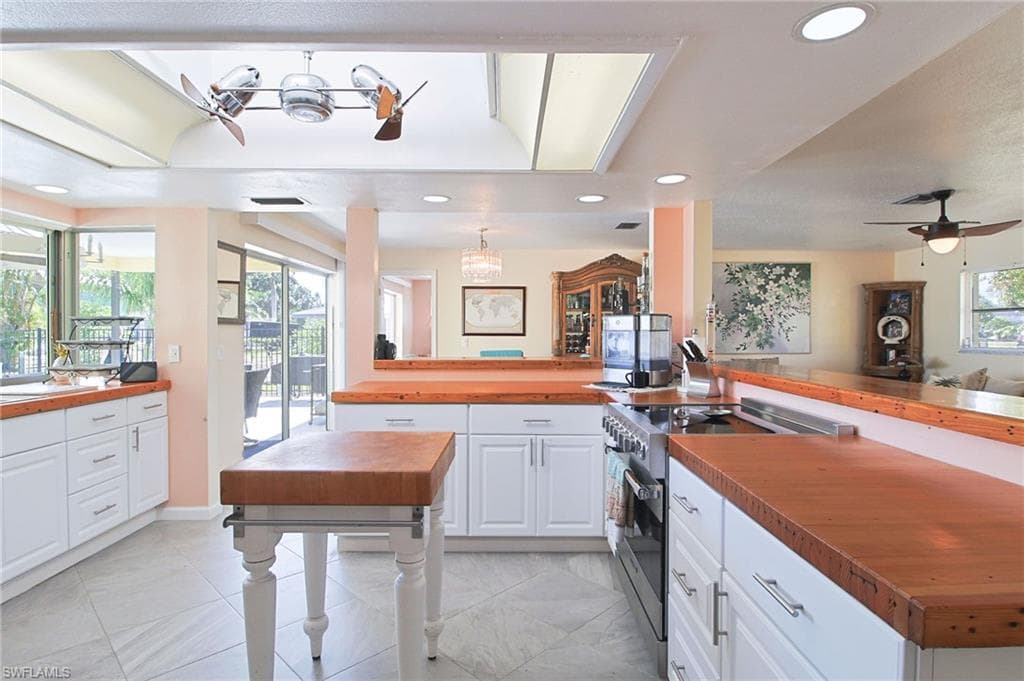 147 Coral DR-28
