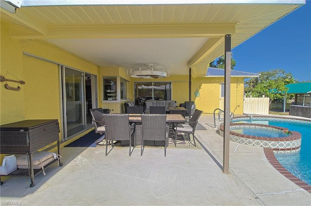 147 Coral DR-9