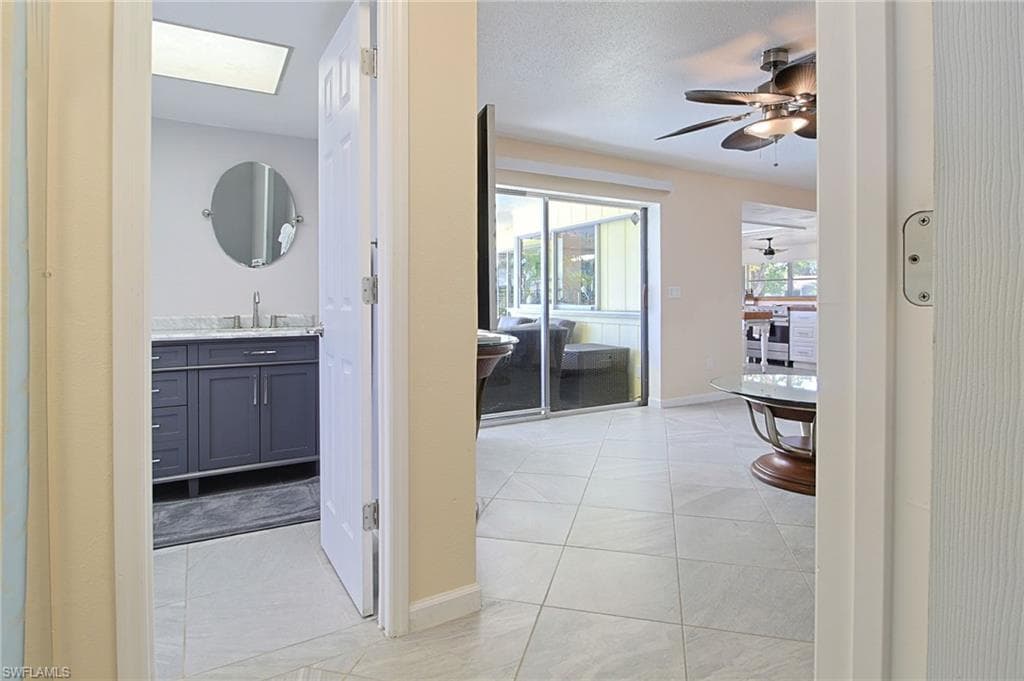 147 Coral DR-38