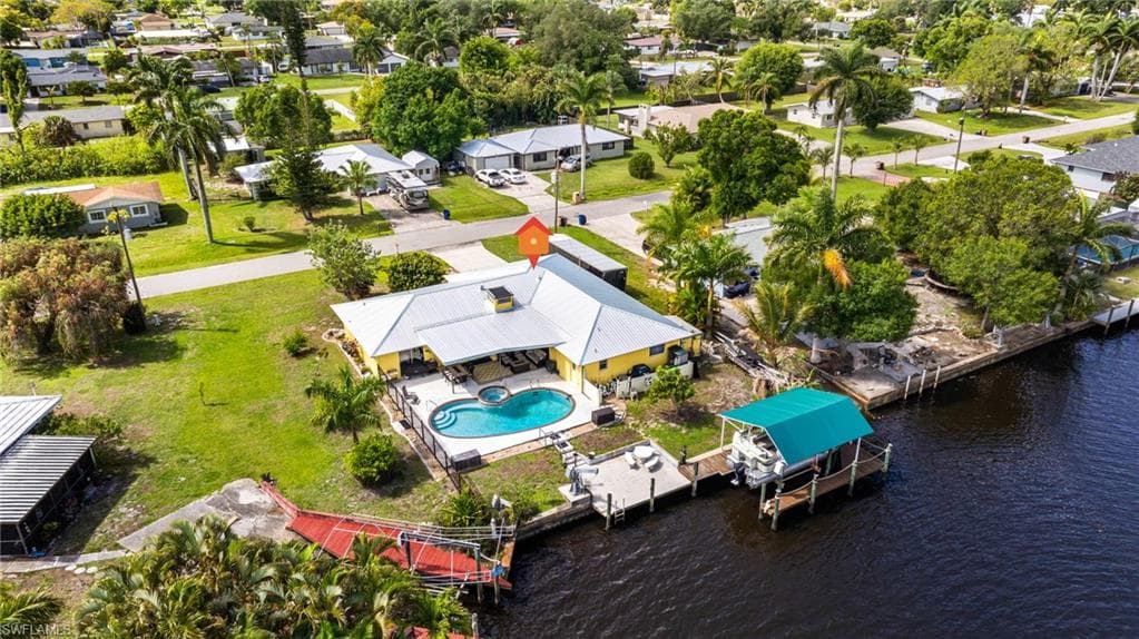 147 Coral DR-48