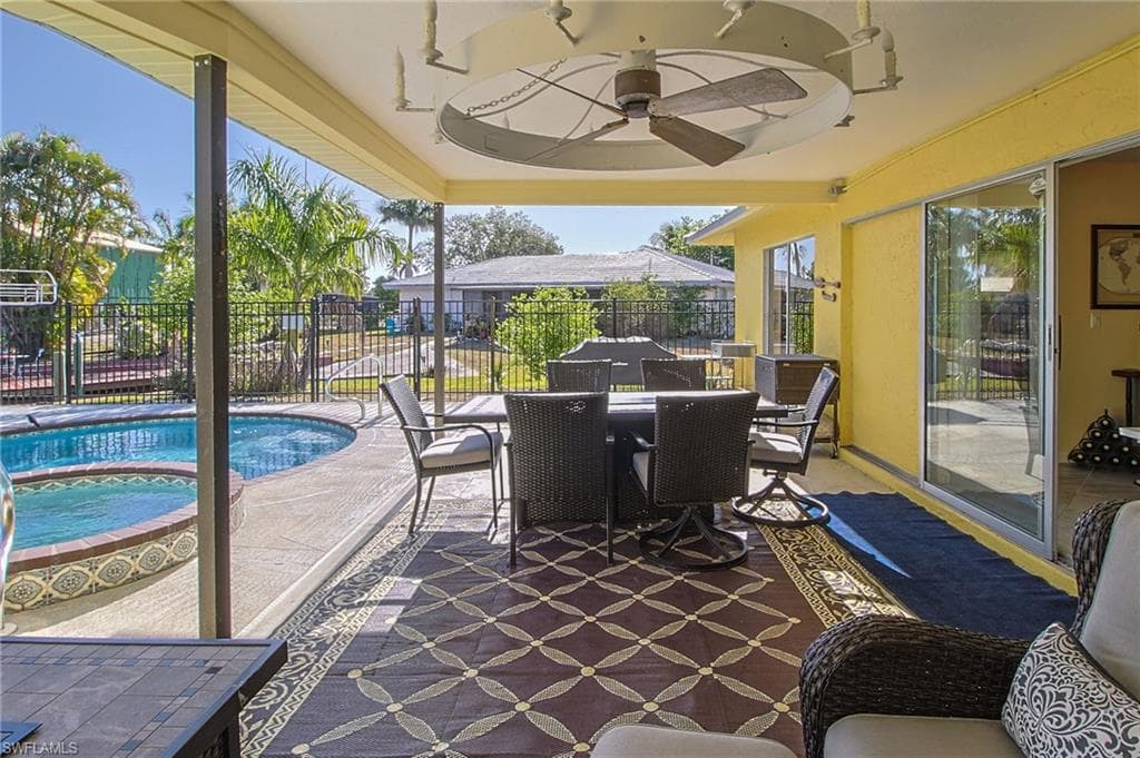 147 Coral DR-11