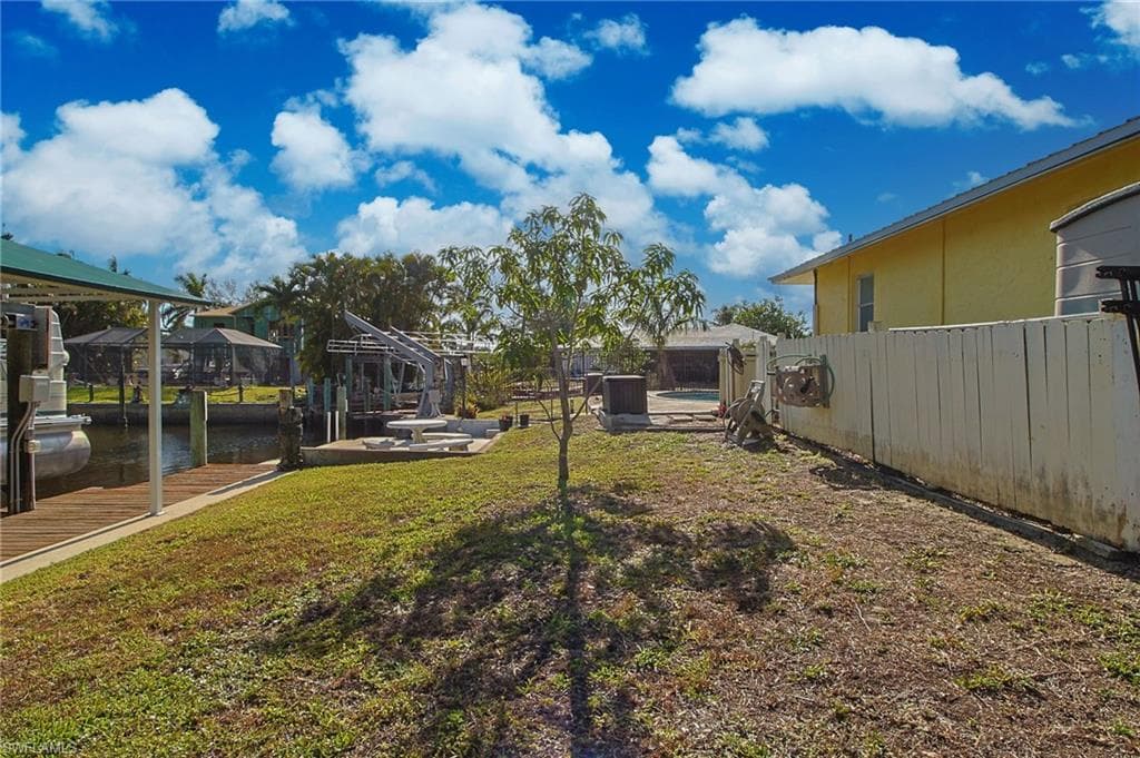 147 Coral DR-19