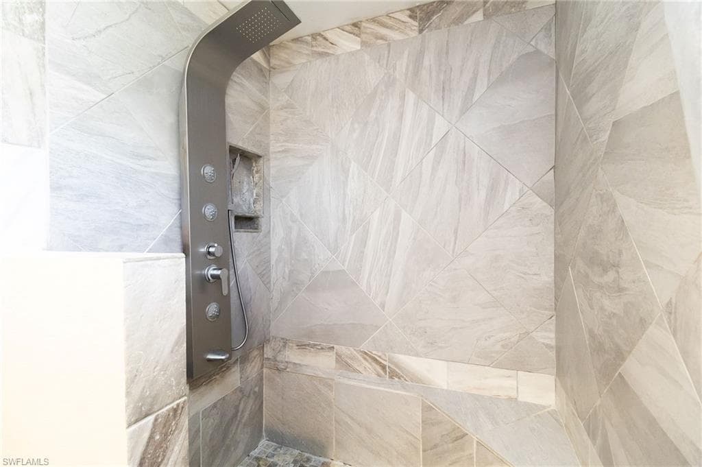 147 Coral DR-35