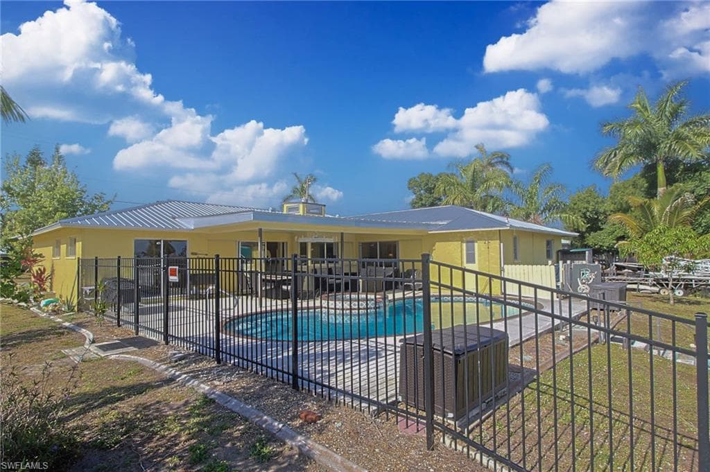 147 Coral DR-8