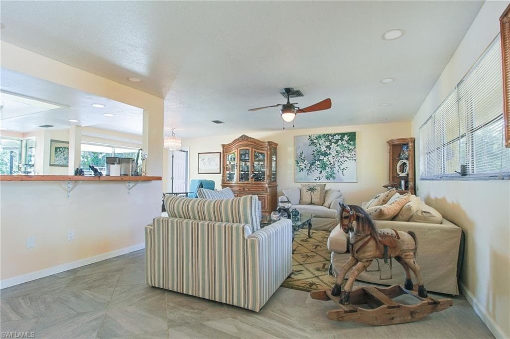 147 Coral DR-25