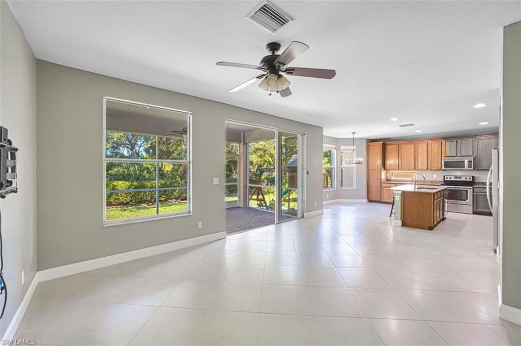 8306 Sumner AVE-22