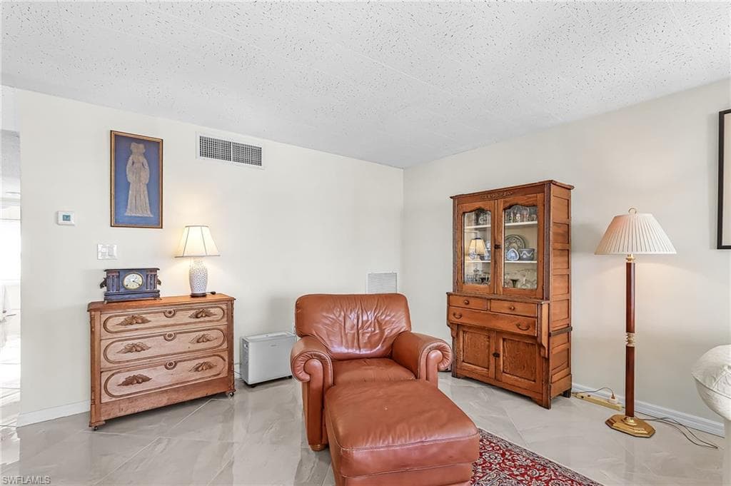 2350 W 1st ST 701-7