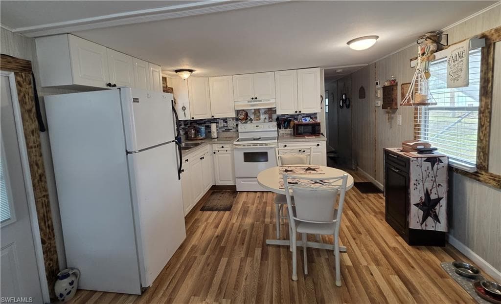 881 Homestead DR-12