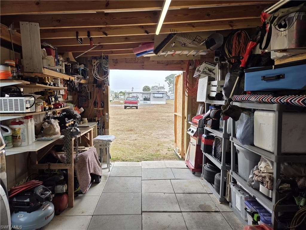 881 Homestead DR-26