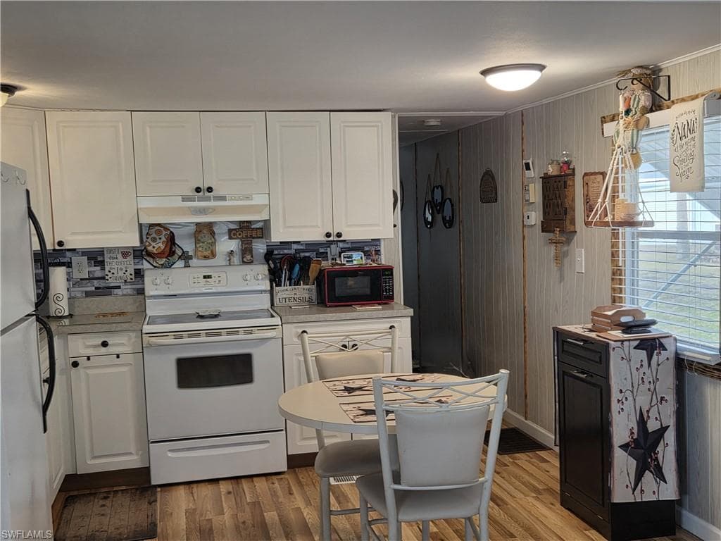 881 Homestead DR-7