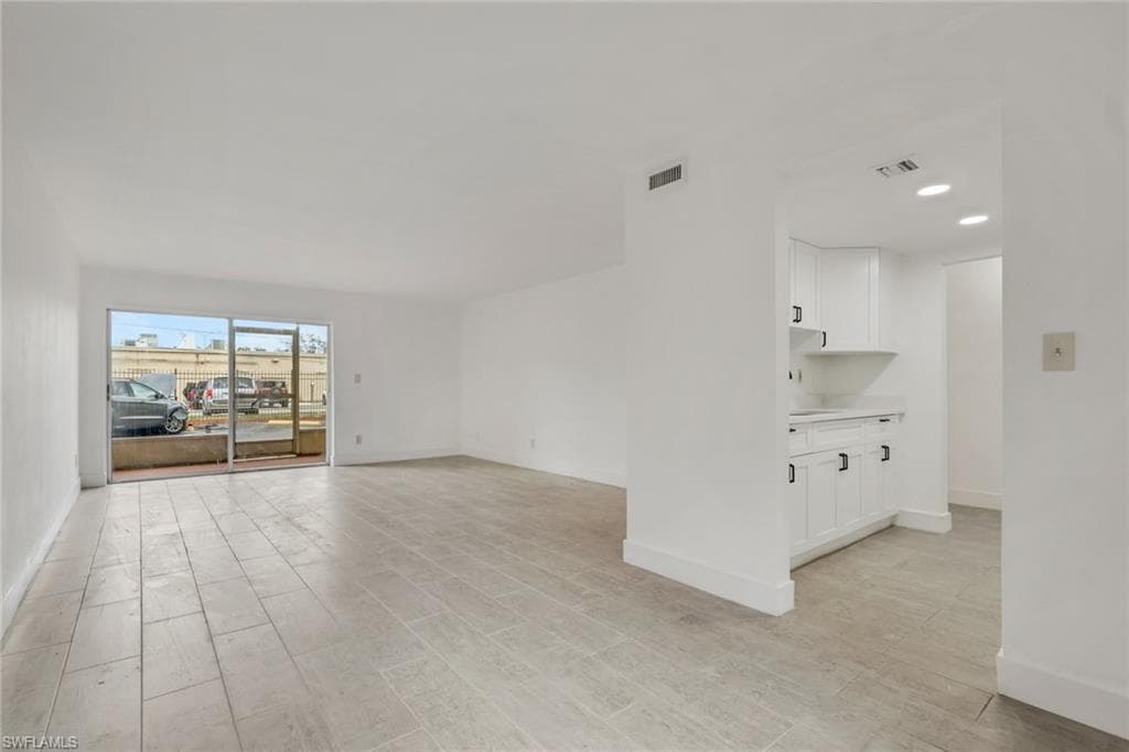 2366 E. Mall Dr Apt. 101-8