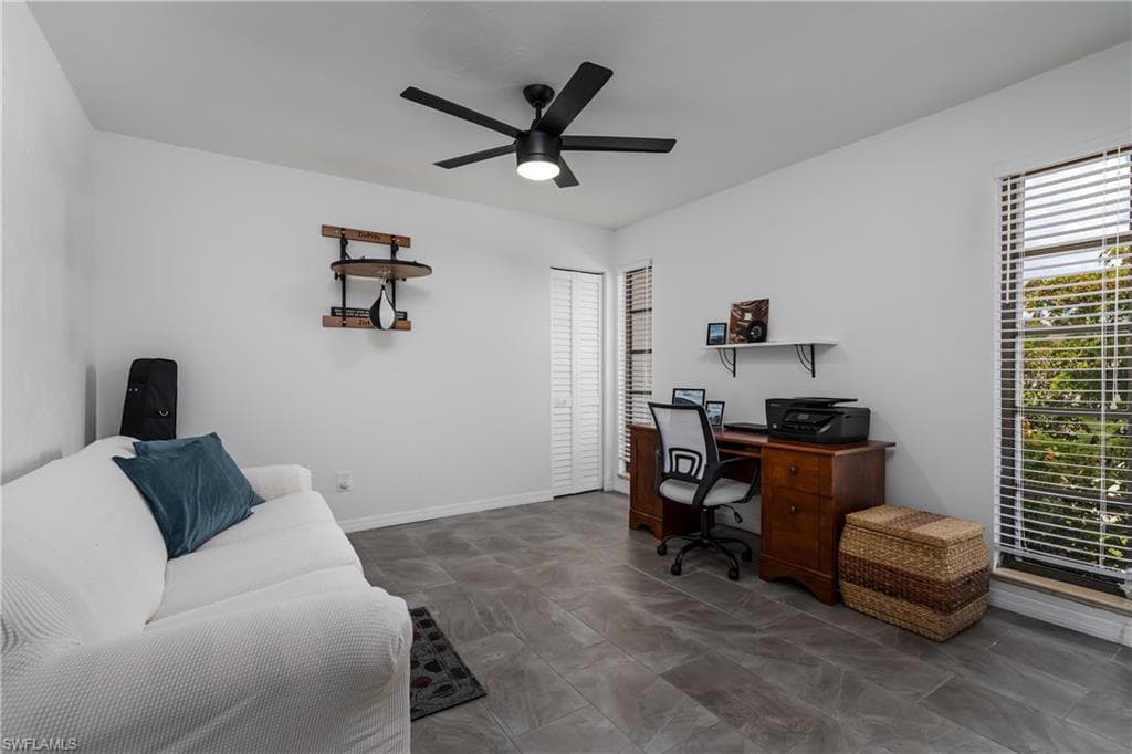 661 Valley DR-27