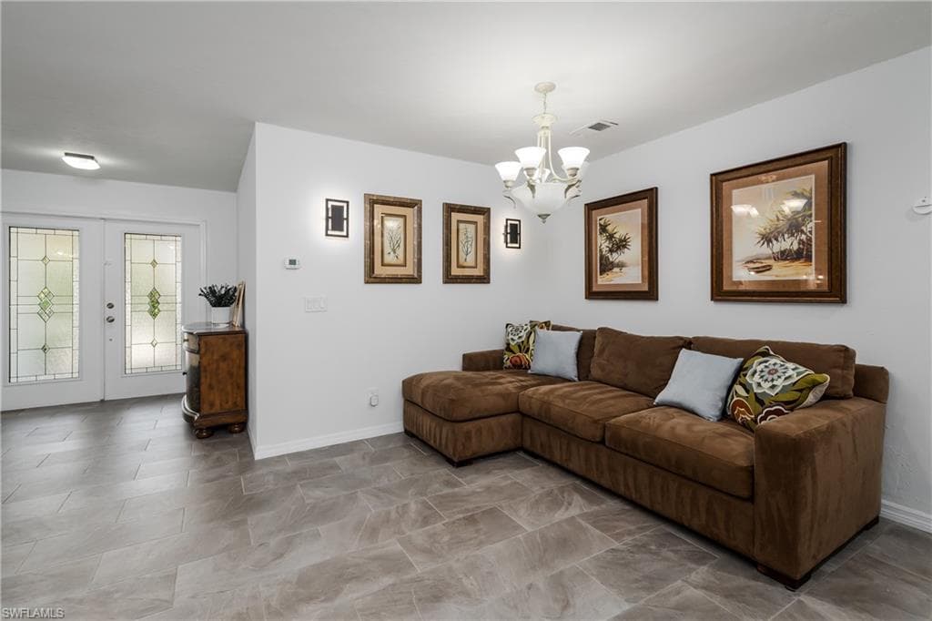 661 Valley DR-13