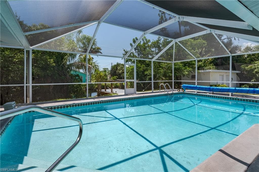 661 Valley DR-36