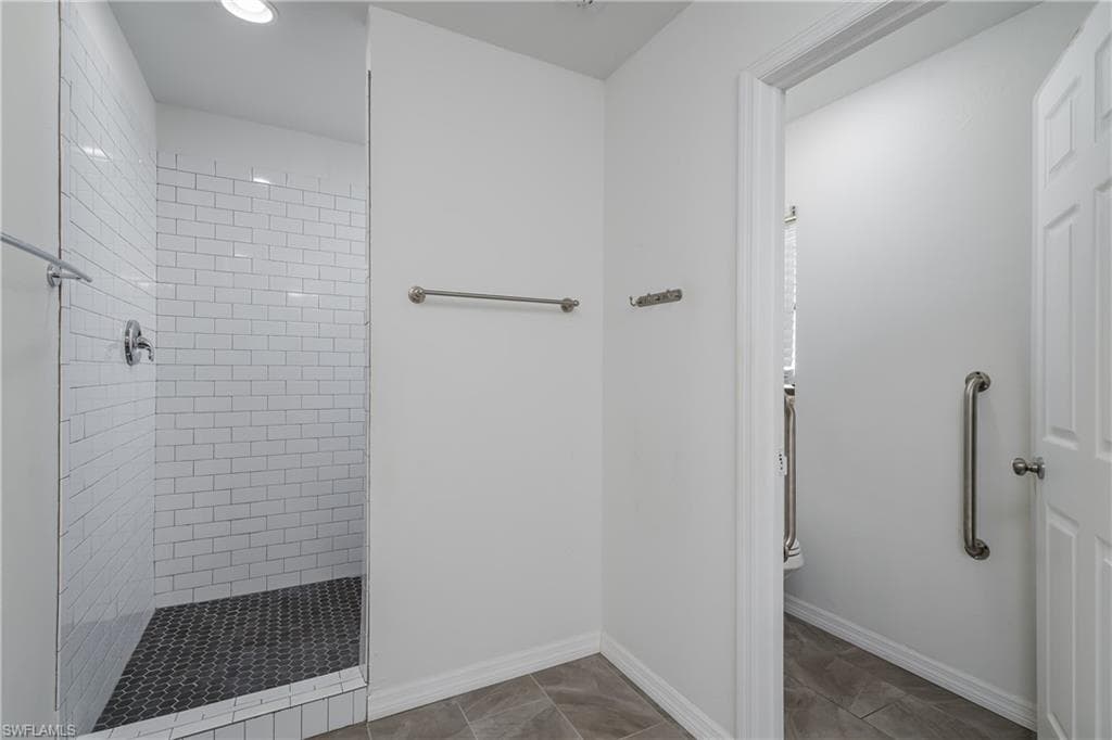 661 Valley DR-20