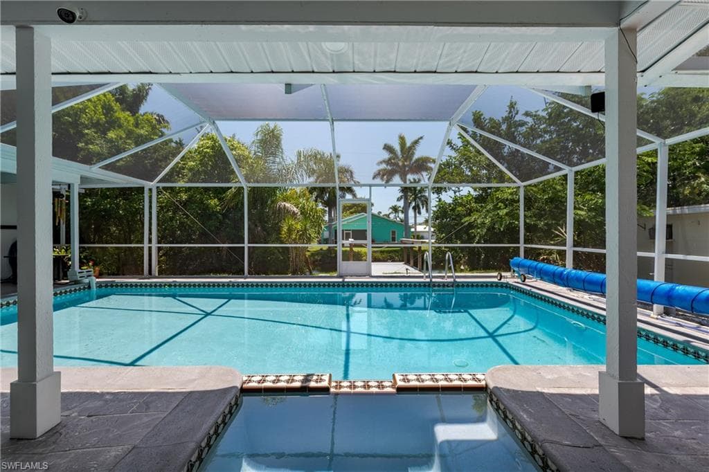 661 Valley DR-35
