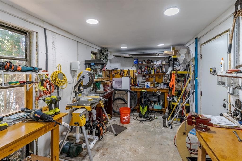 661 Valley DR-39