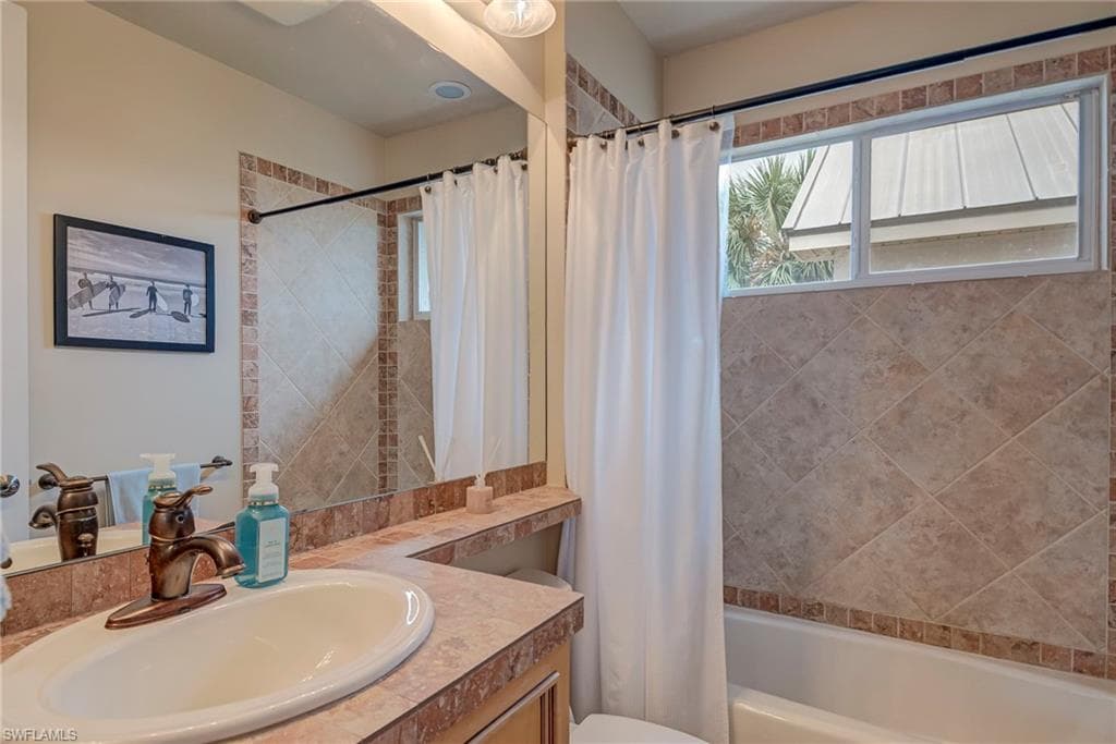 2131 Silk Bay BLVD-31
