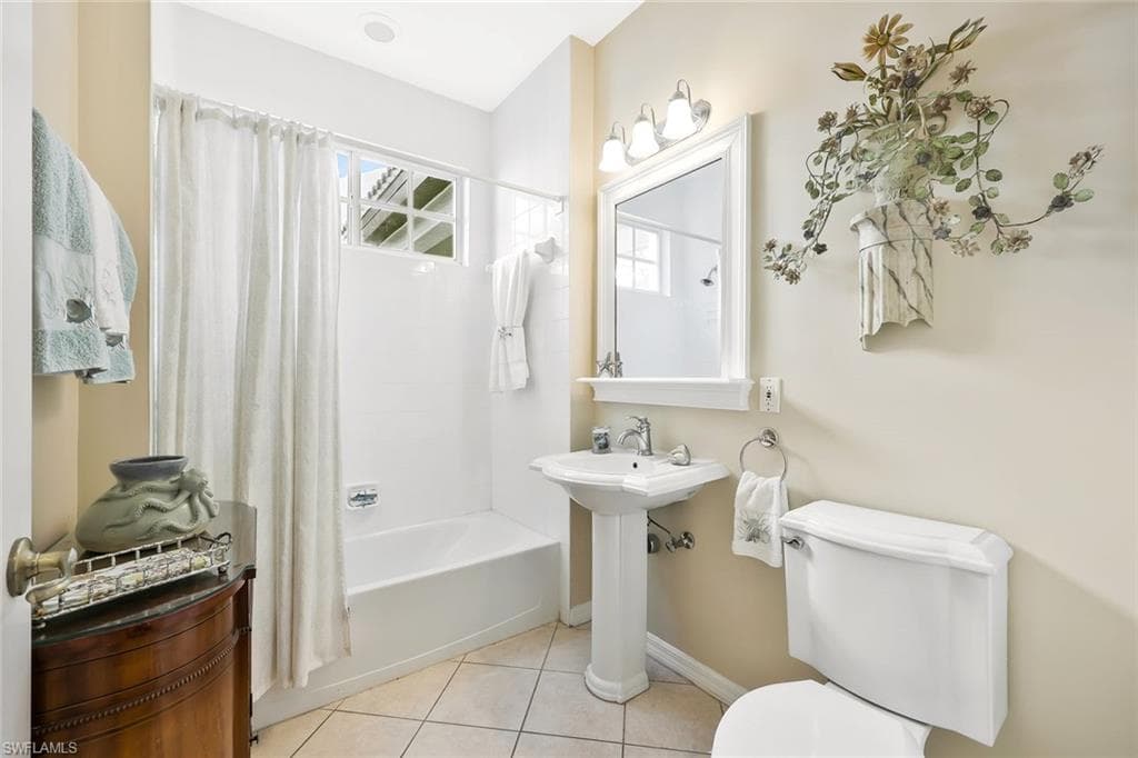 2180 Hawksridge DR 2002-17