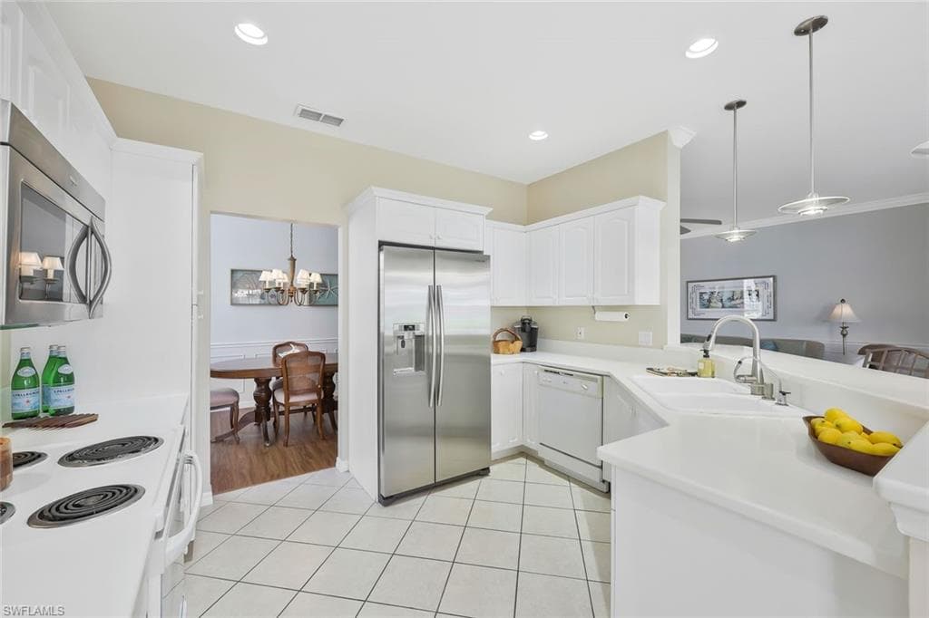 2180 Hawksridge DR 2002-8