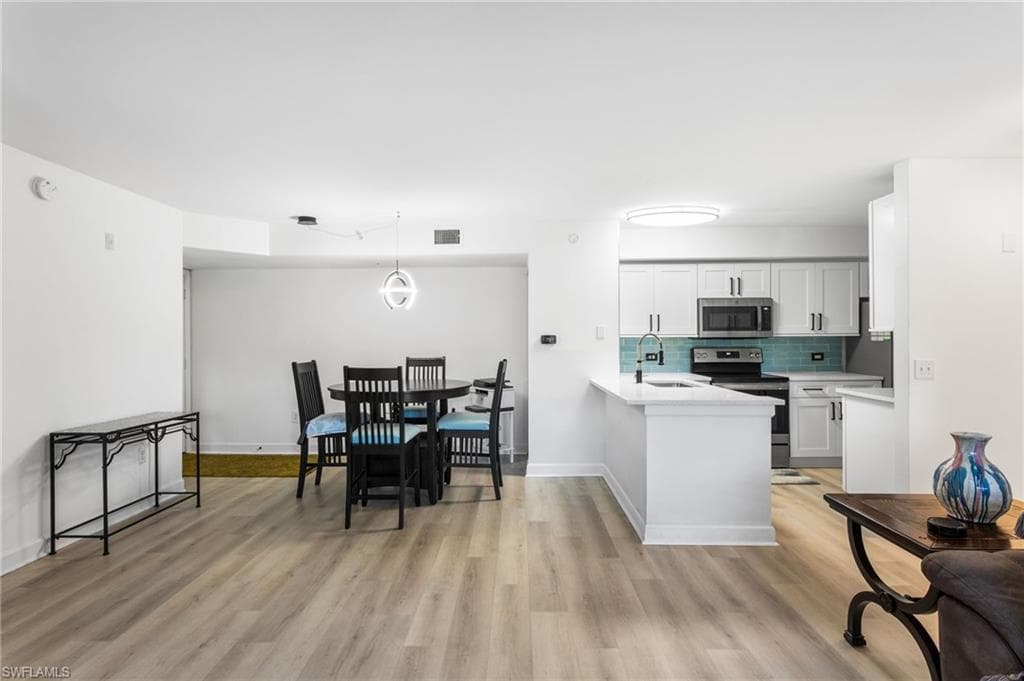 8940 Colonnades CT E 713-1
