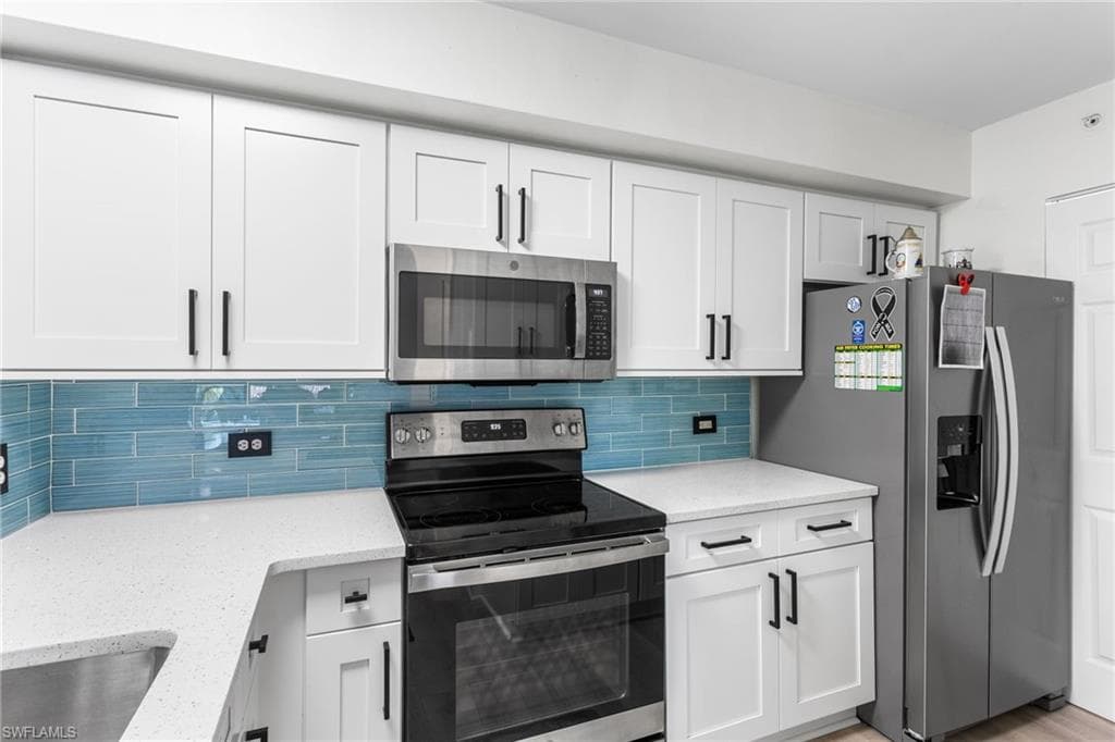 8940 Colonnades CT E 713-4