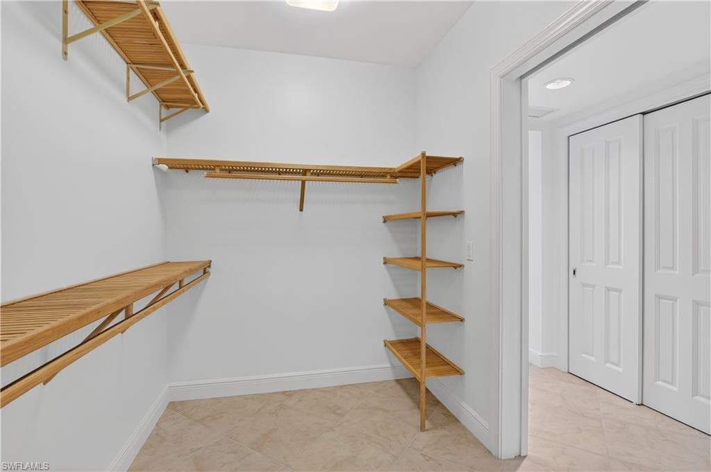 1060 Borghese LN 1005-39