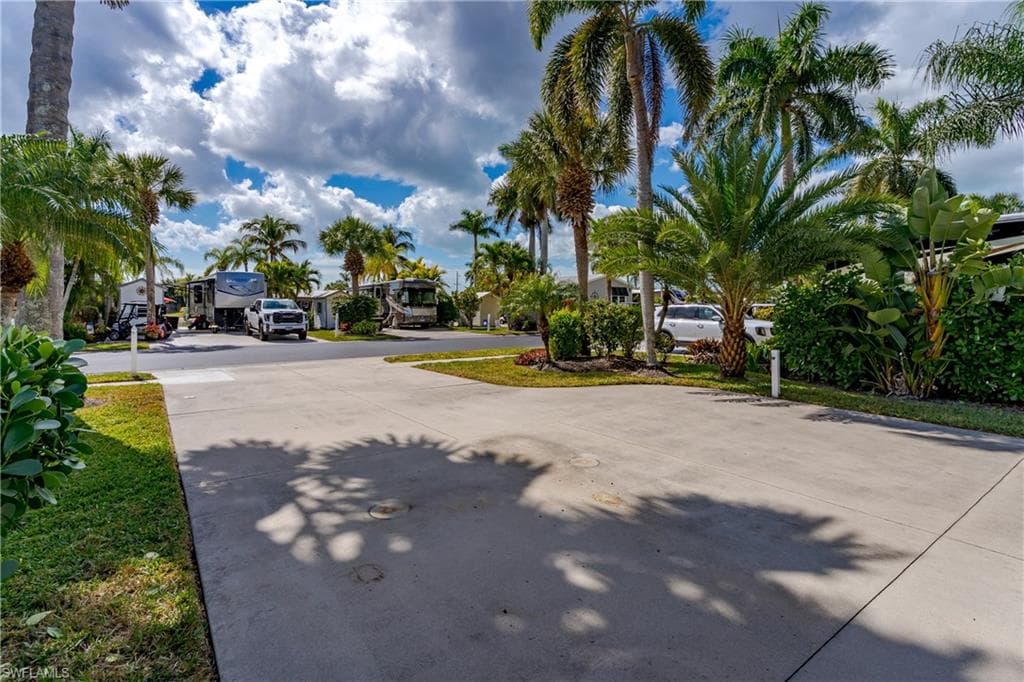 1076 Diamond Lake CIR-27