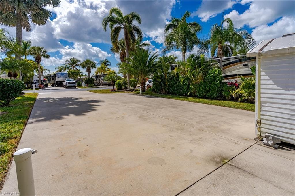 1076 Diamond Lake CIR-17