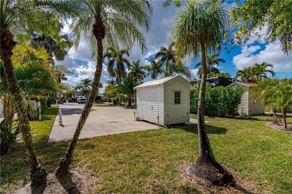 1076 Diamond Lake CIR-16