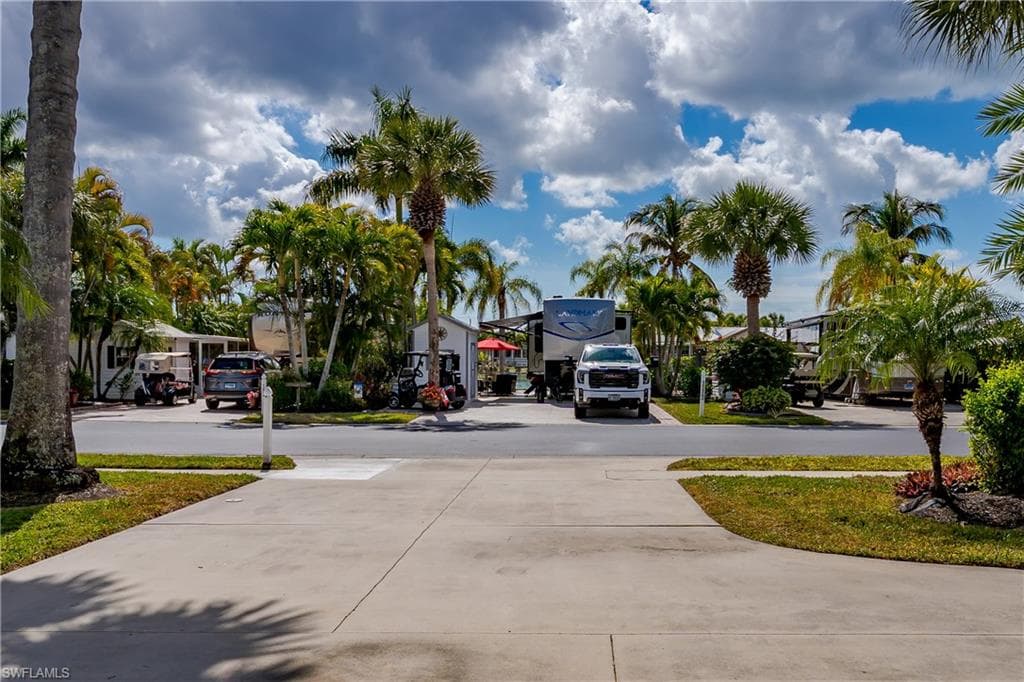 1076 Diamond Lake CIR-26