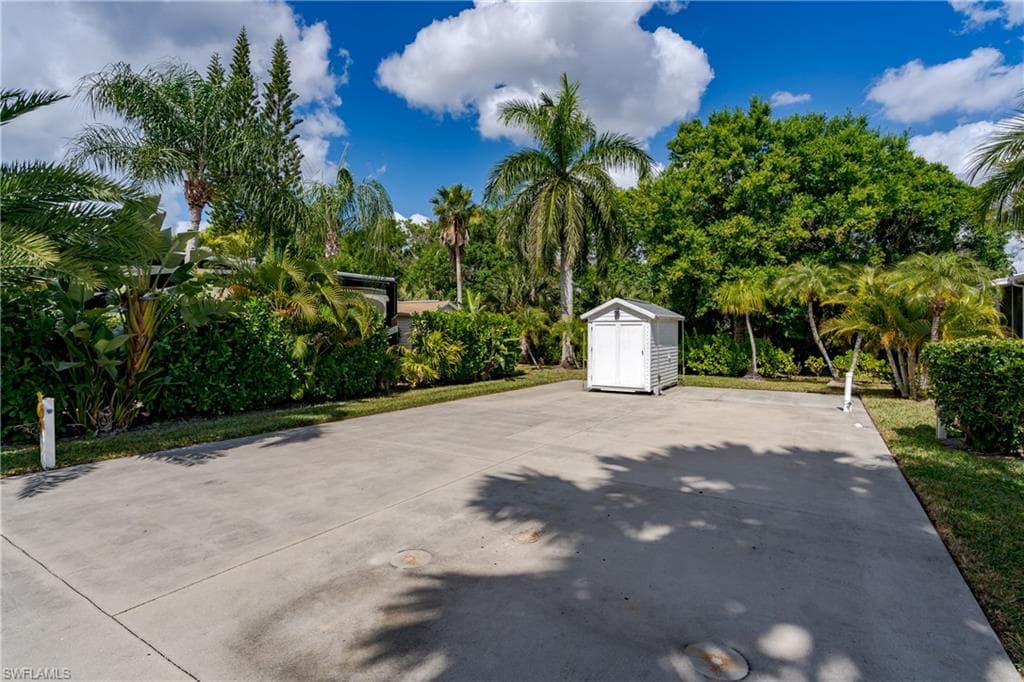 1076 Diamond Lake CIR-36