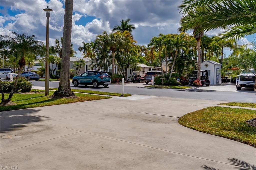 1076 Diamond Lake CIR-24