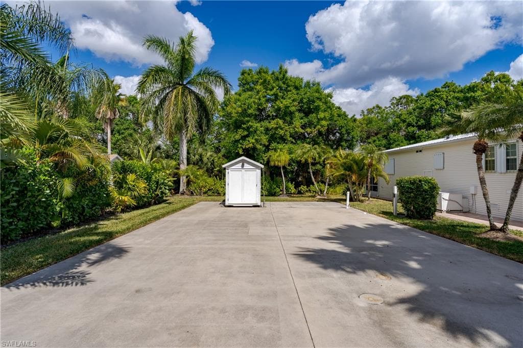 1076 Diamond Lake CIR-34